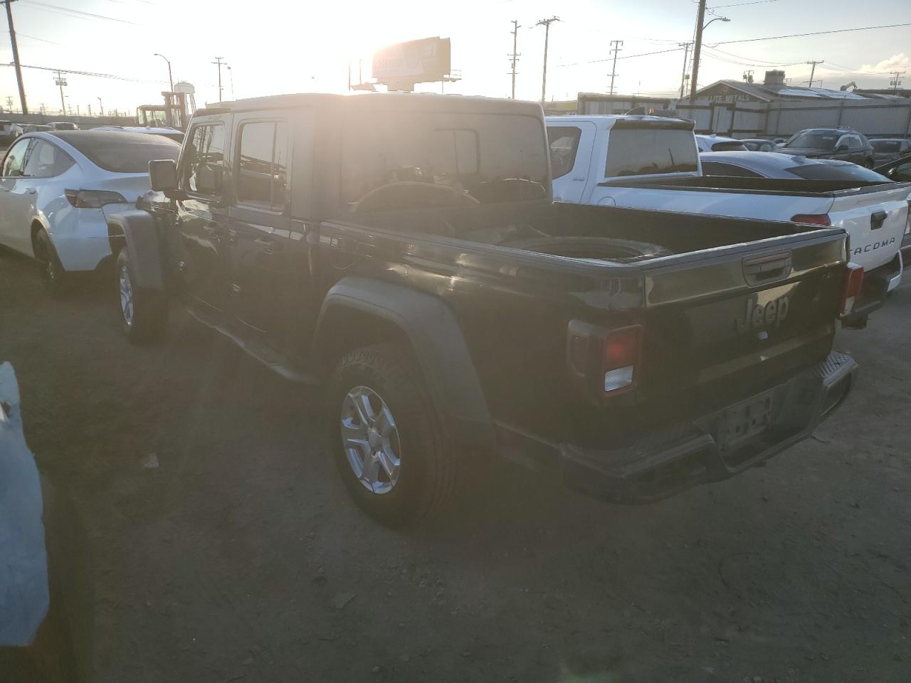 2020 Jeep Gladiator - Image 2