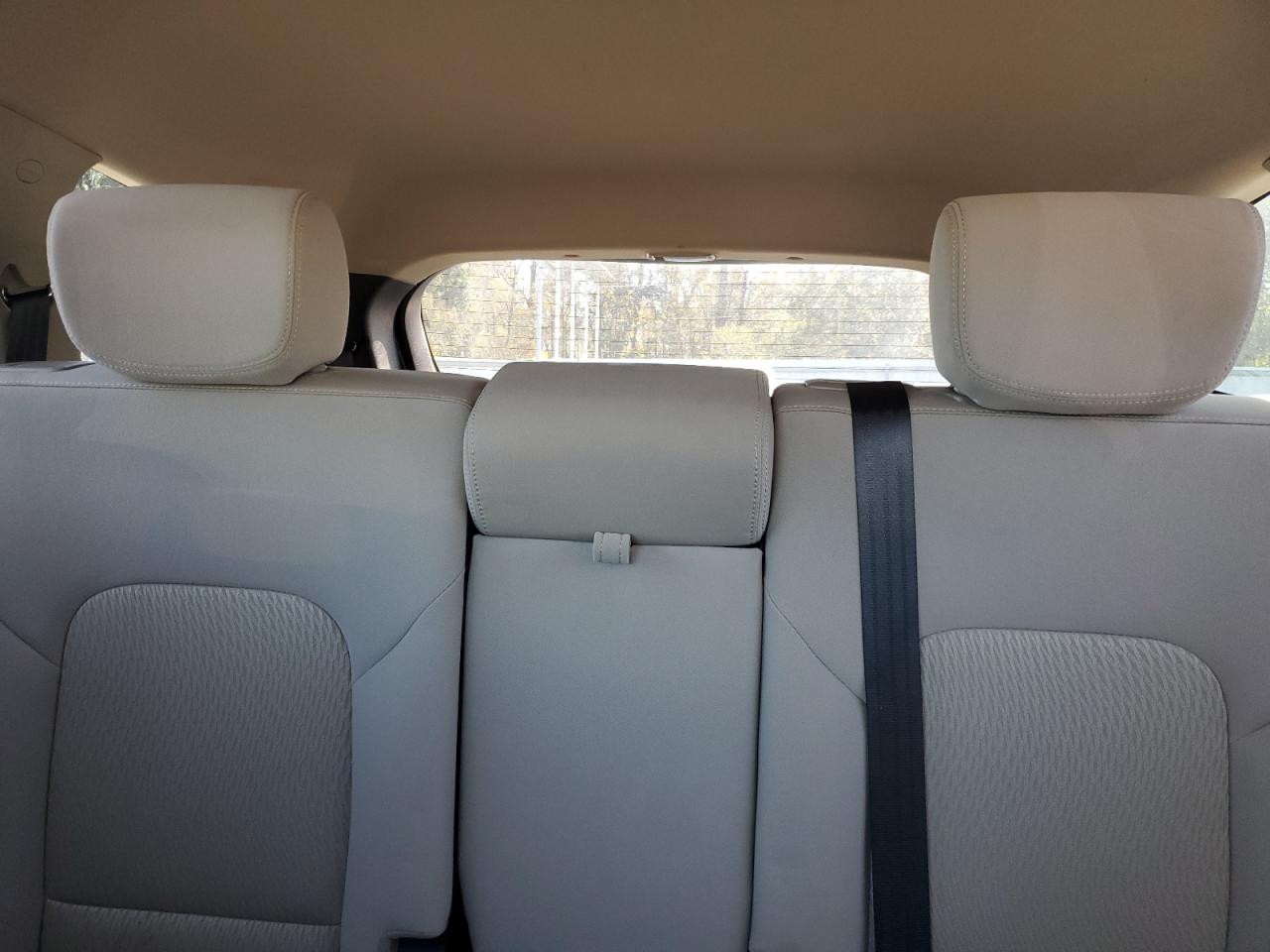 2017 Hyundai Santa Fe - Image 10