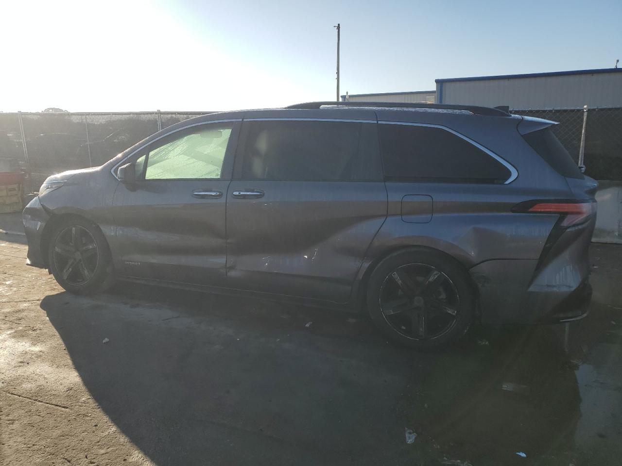 2021 Toyota Sienna - Image 2
