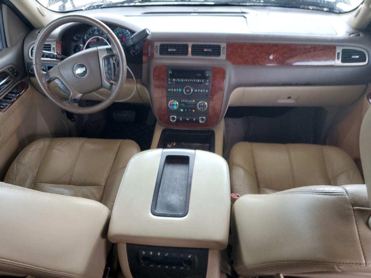 2011 Chevrolet Suburban - Image 8