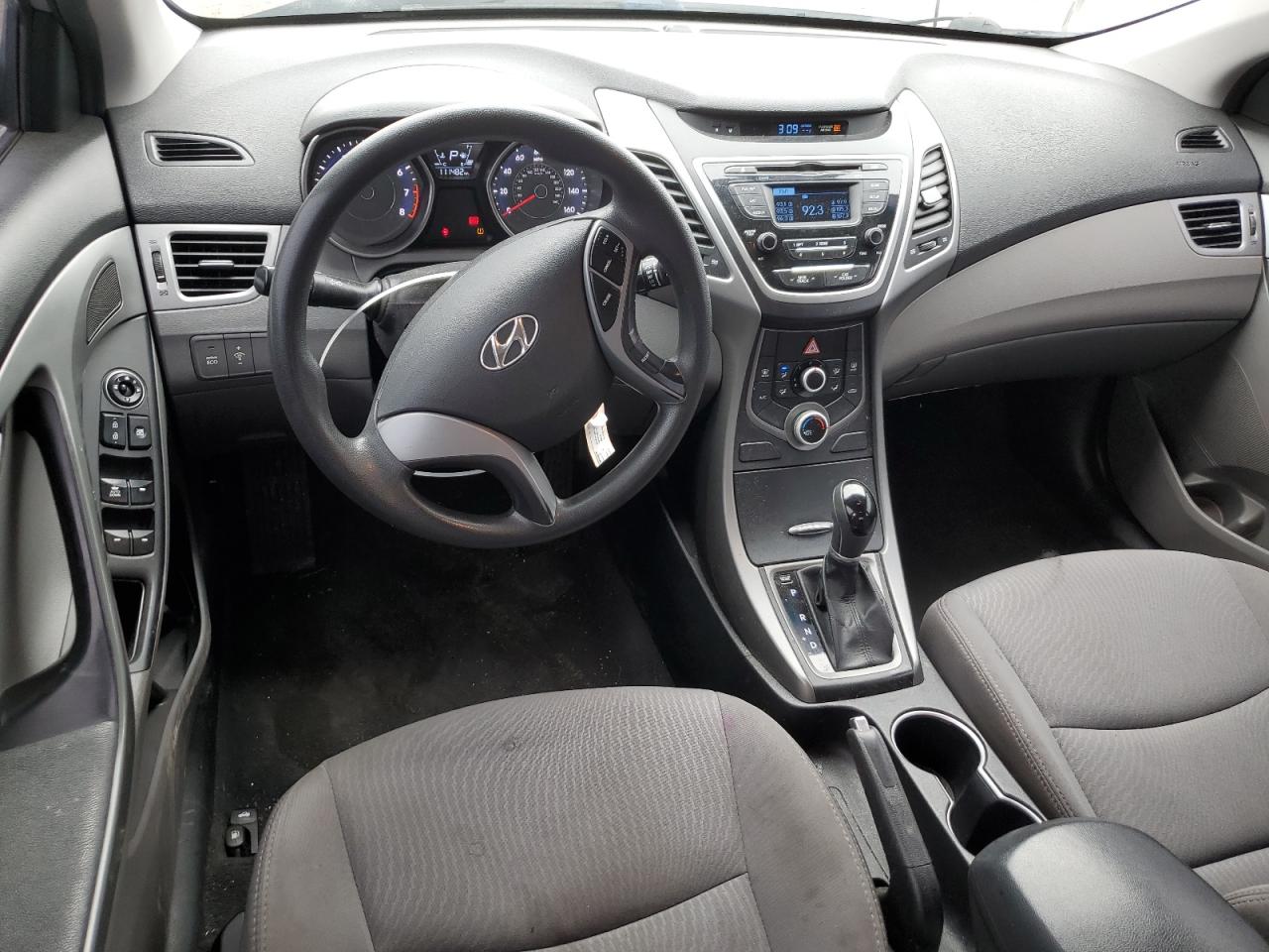 2016 Hyundai Elantra - Image 8