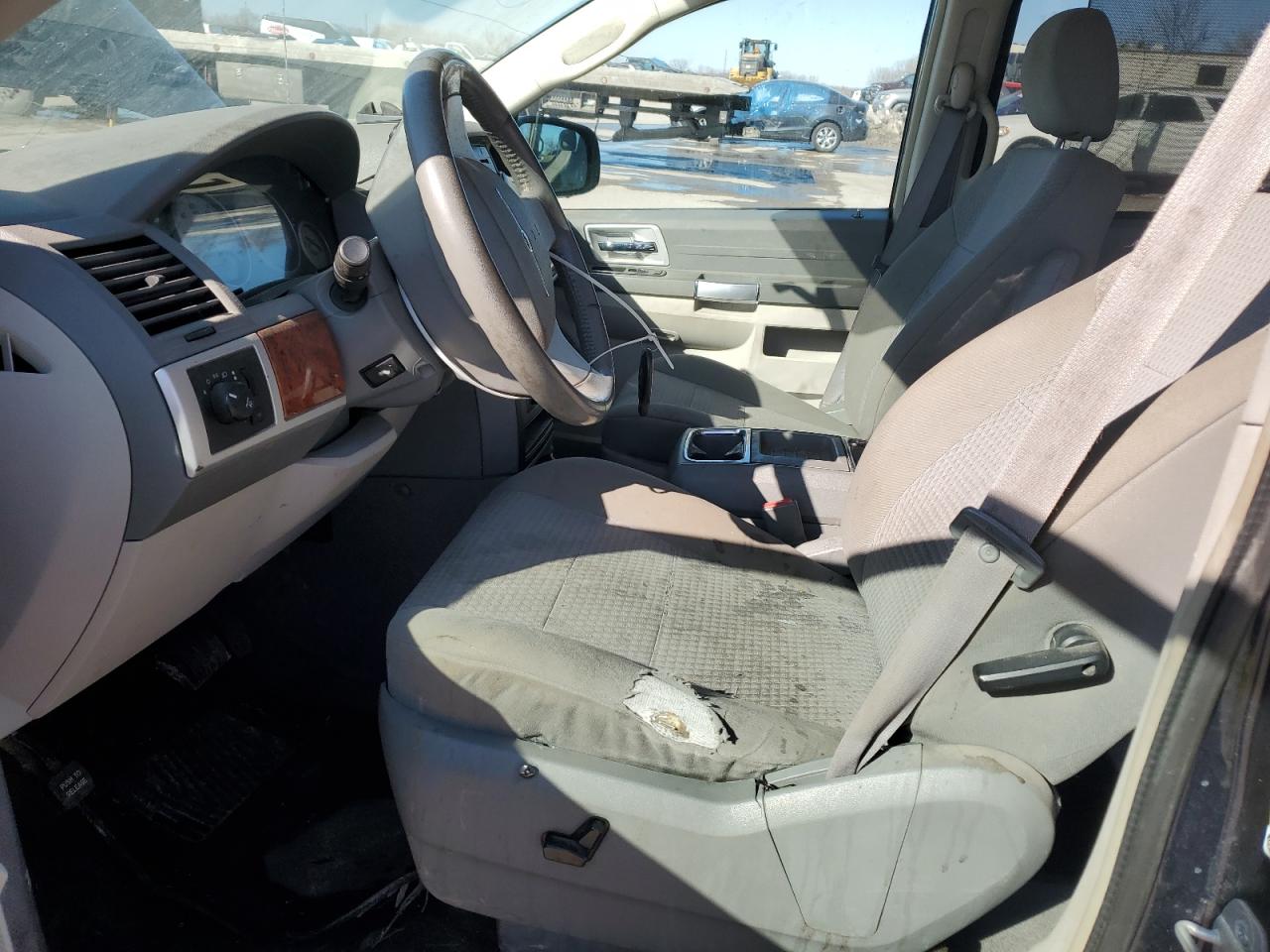 2008 Chrysler Town & Country - Image 7