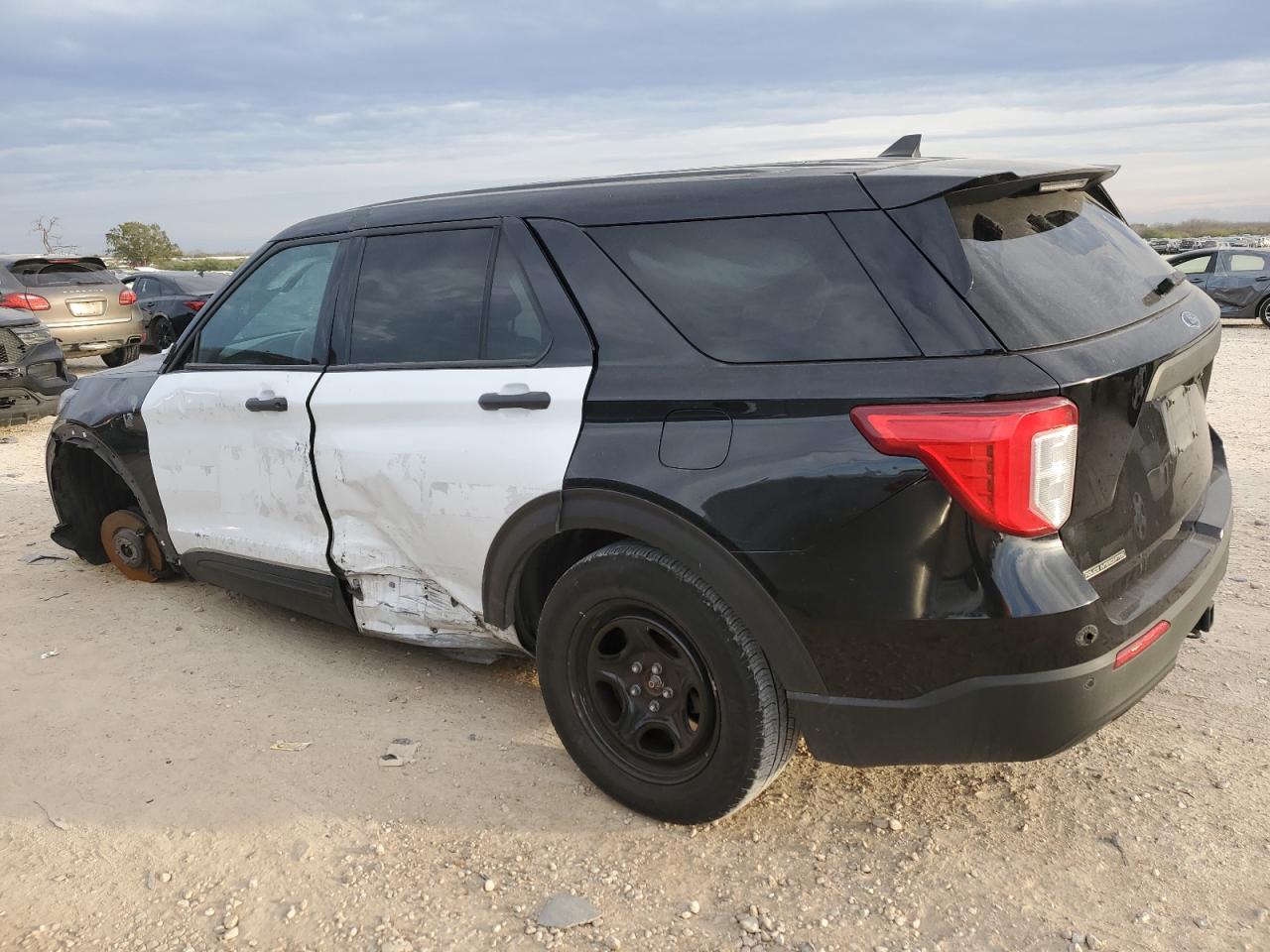 2022 Ford Explorer - Image 2