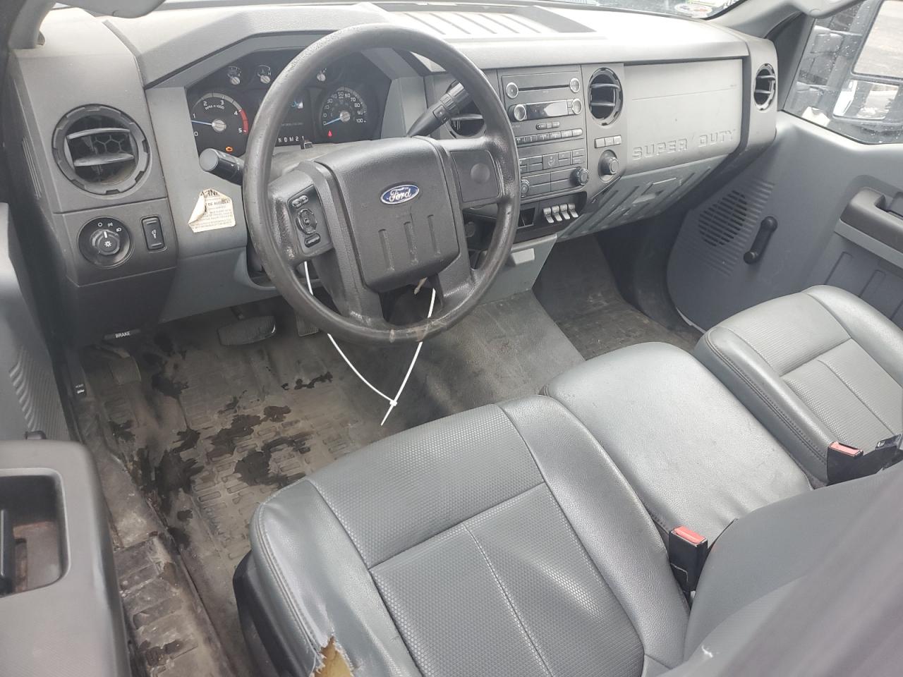 2016 Ford F550 - Image 8