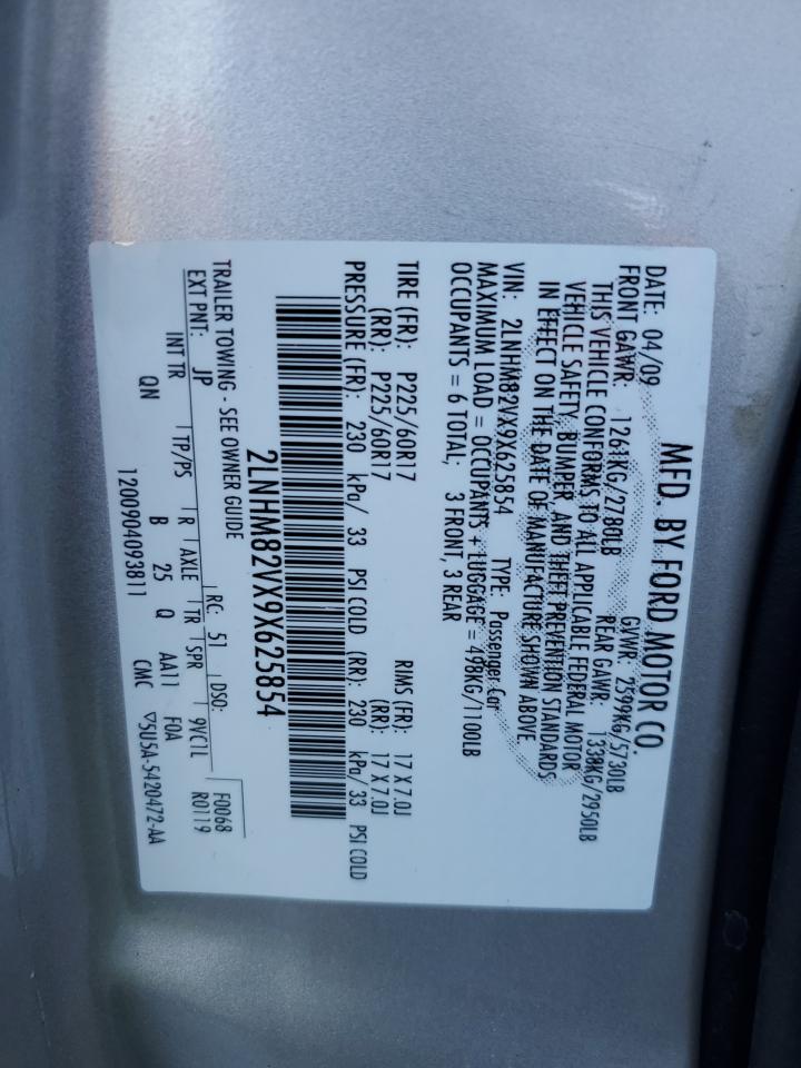 2009 Lincoln Town Car - Image 12