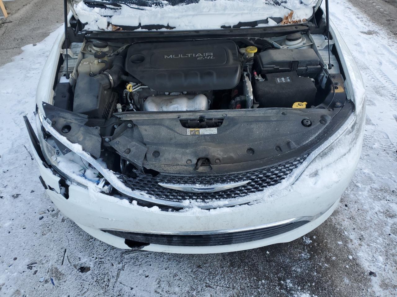 2017 Chrysler 200 - Image 11