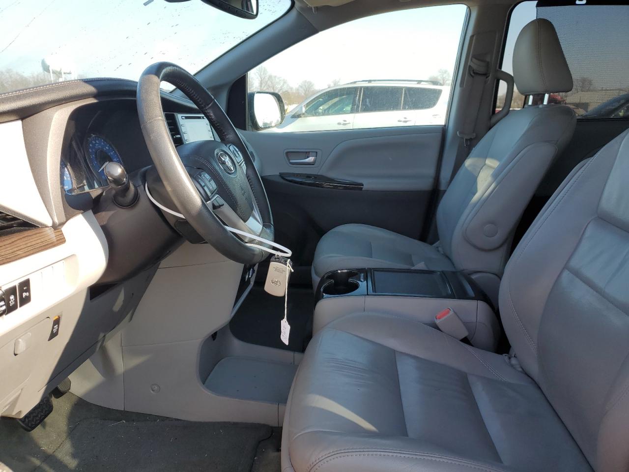 2018 Toyota Sienna - Image 7