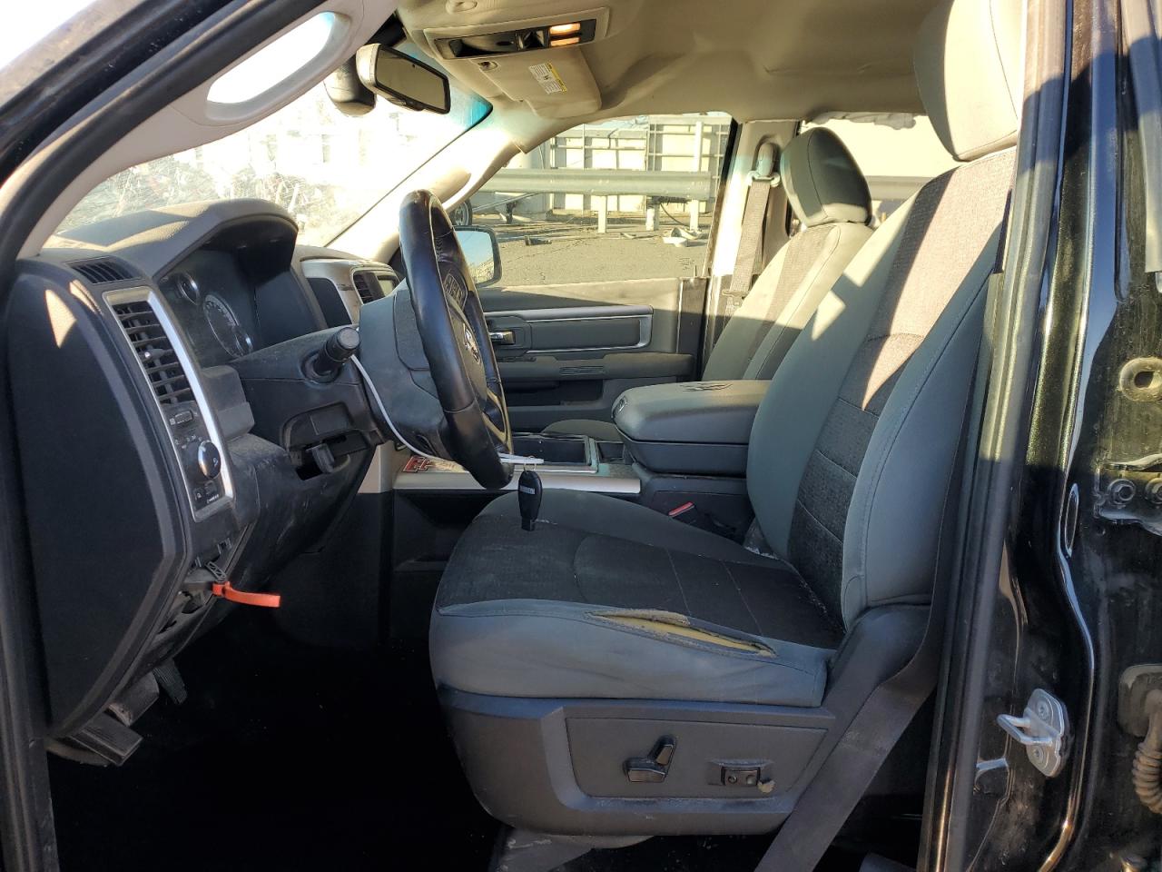 2015 RAM 1500 - Image 7