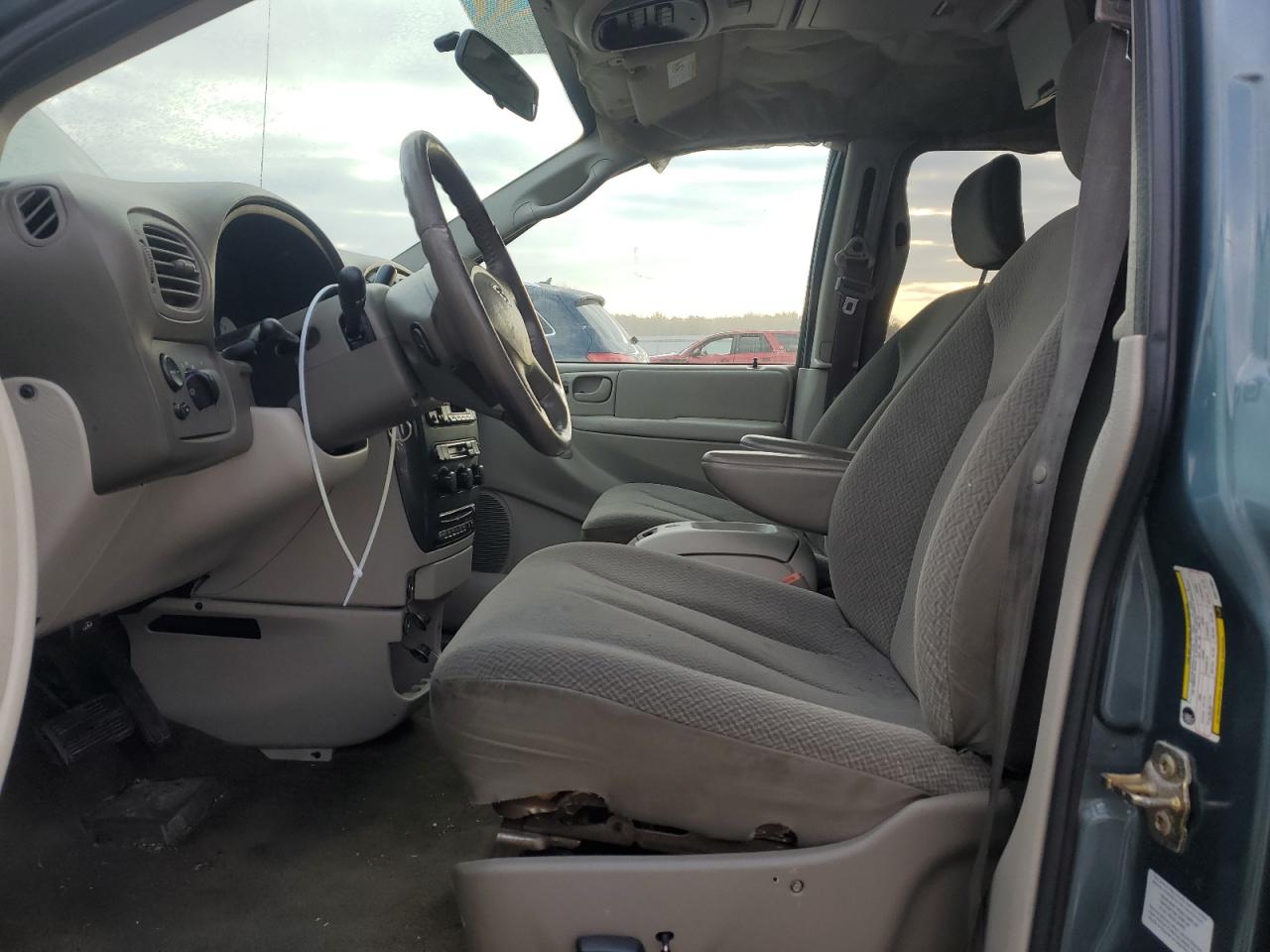 2005 Dodge Caravan - Image 7