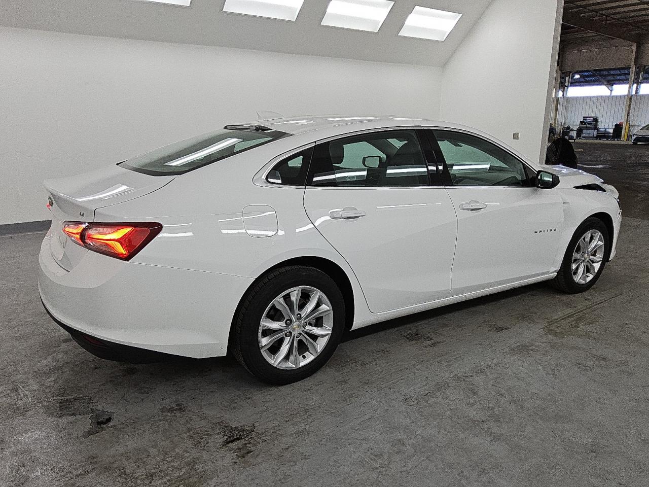 2022 Chevrolet Malibu - Image 3