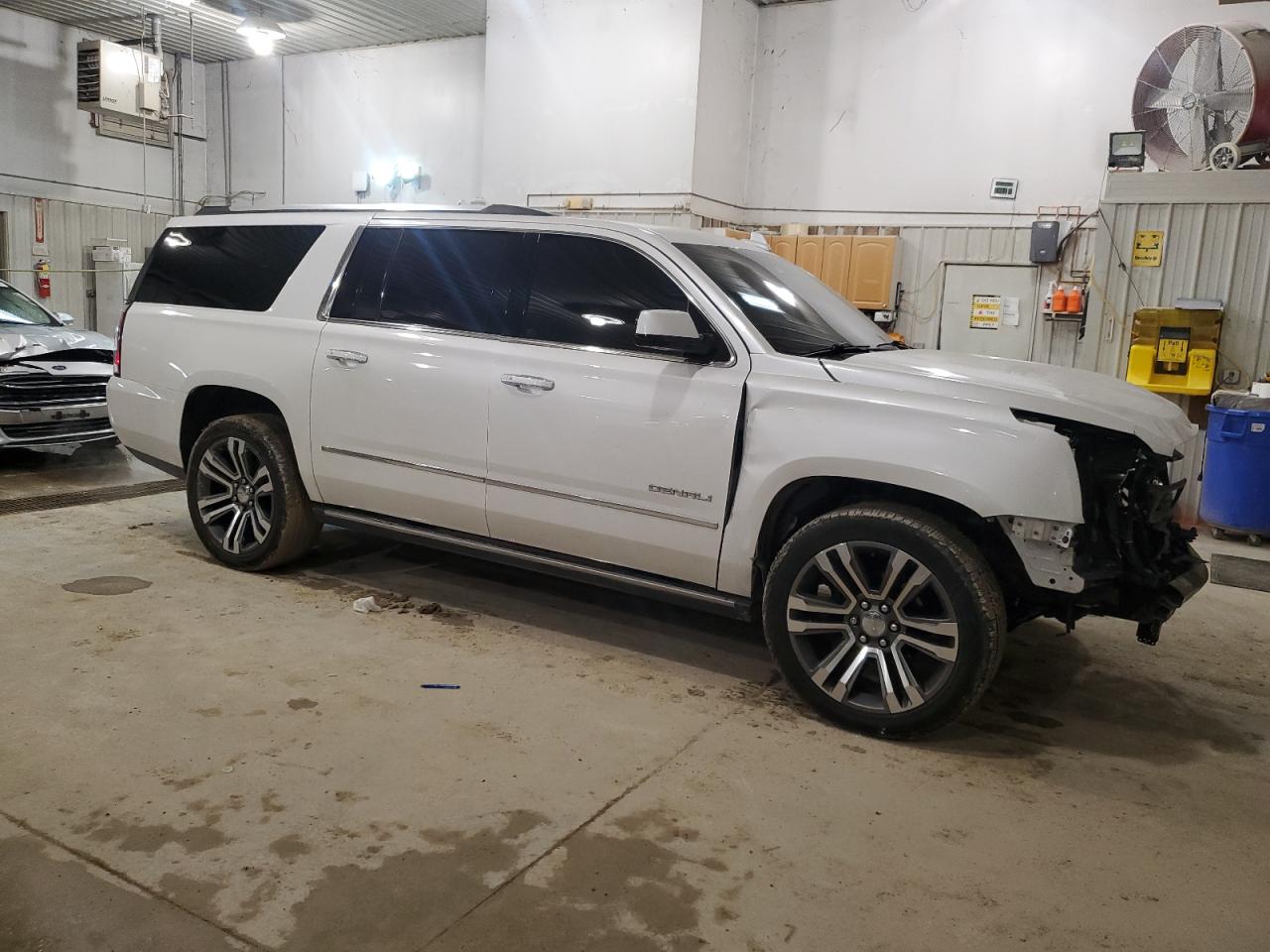 2019 GMC Yukon - Image 4