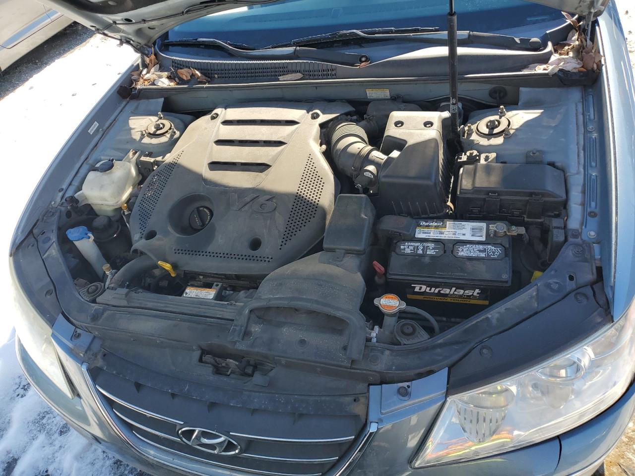 2010 Hyundai Sonata - Image 11