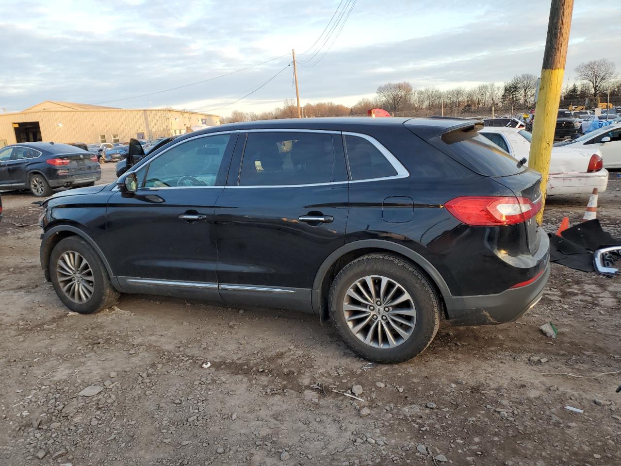 2016 Lincoln MKX - Image 2