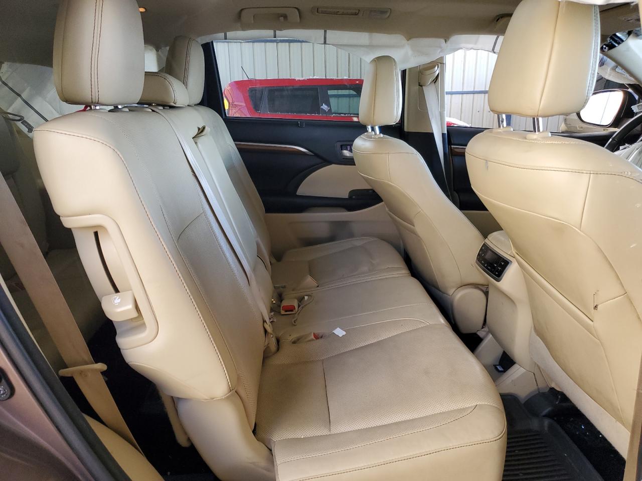 2017 Toyota Highlander - Image 11