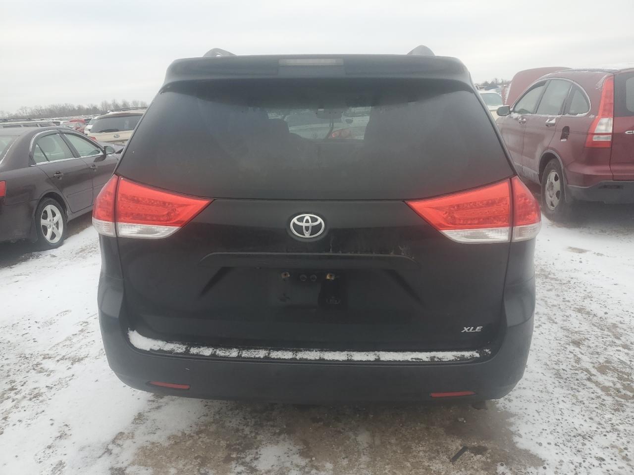 2011 Toyota Sienna - Image 6