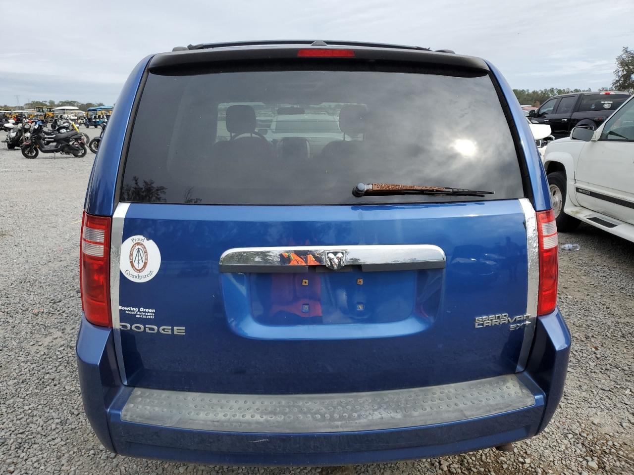 2010 Dodge Caravan - Image 6