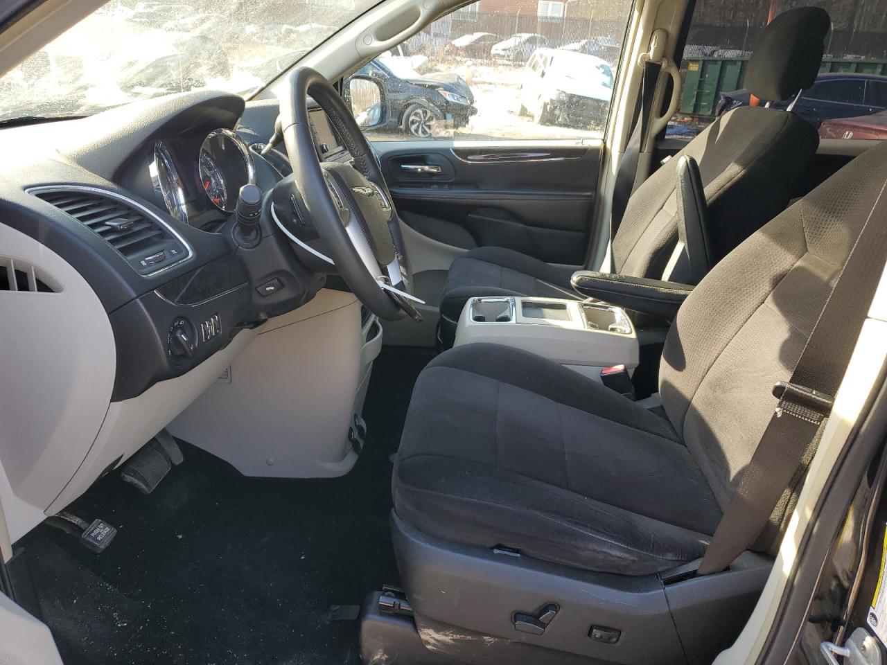 2011 Chrysler Town & Country - Image 7