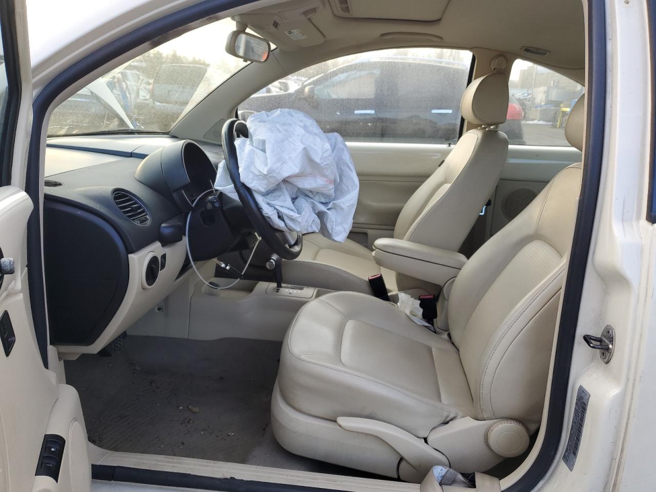 2010 Volkswagen Beetle - Image 7