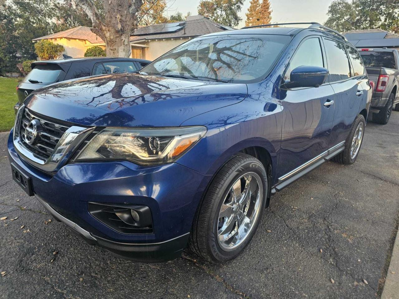 2018 Nissan Pathfinder - Image 2
