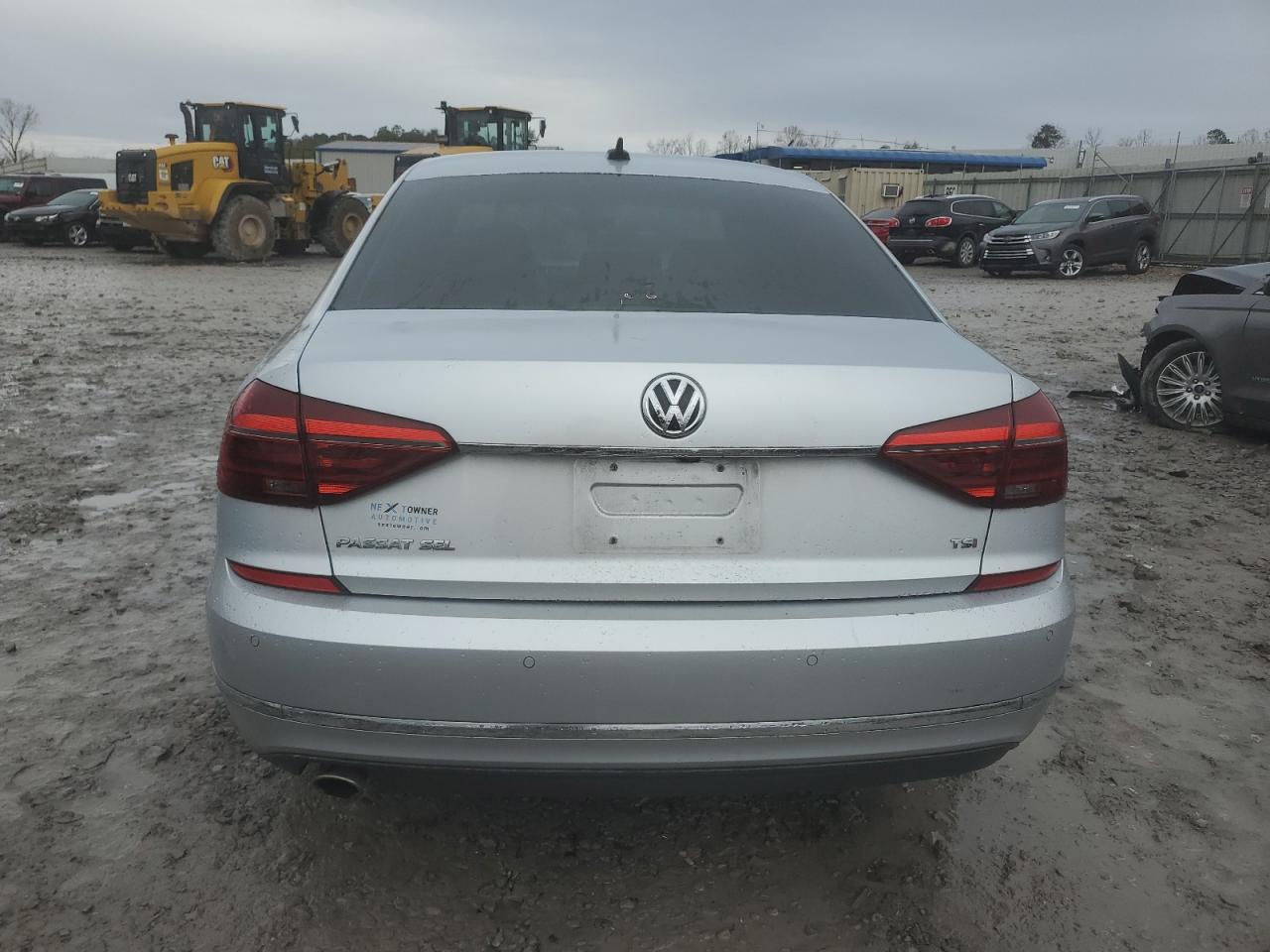 2017 Volkswagen Passat - Image 6