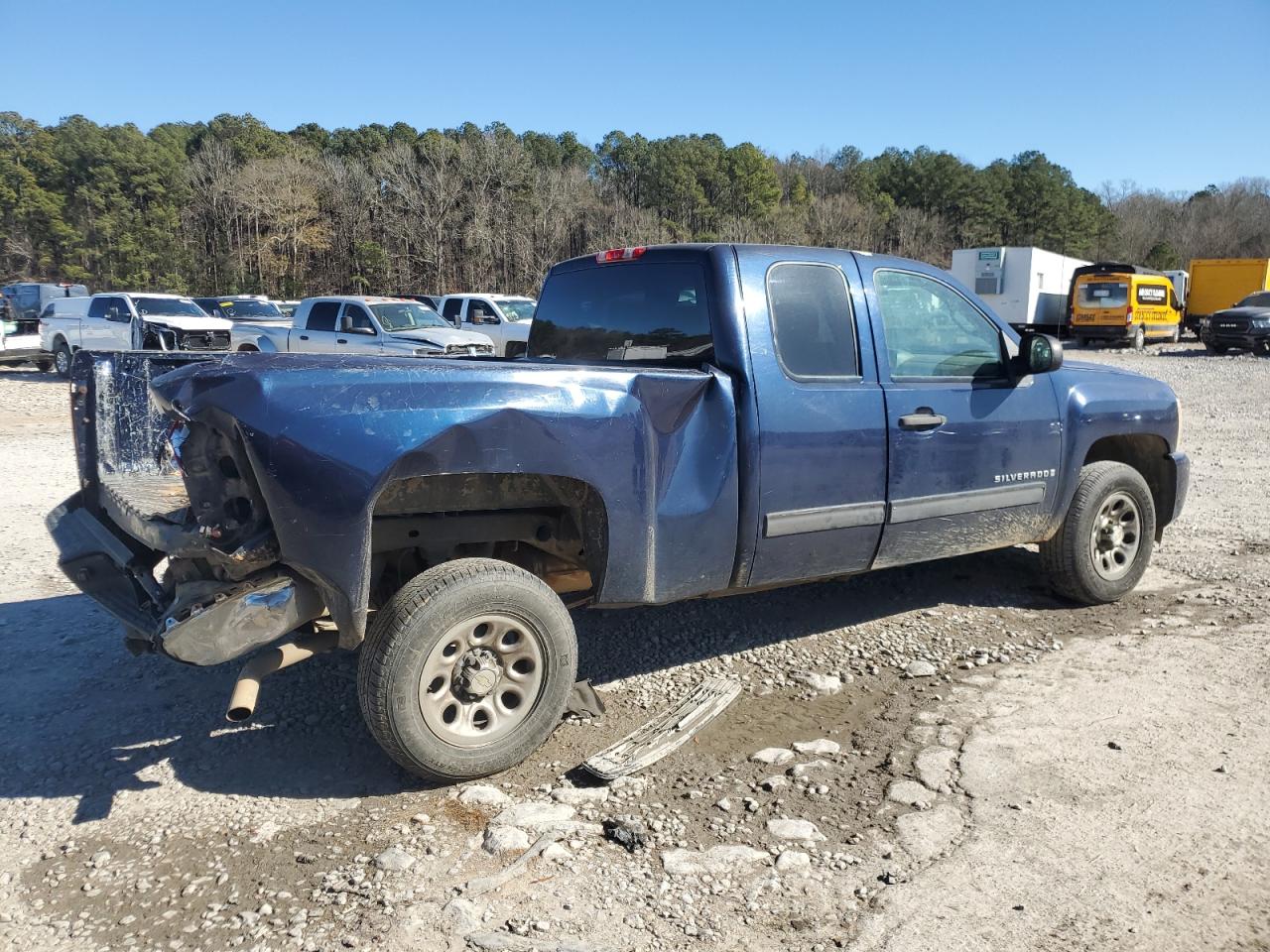 2009 Chevrolet Silverado - Image 3