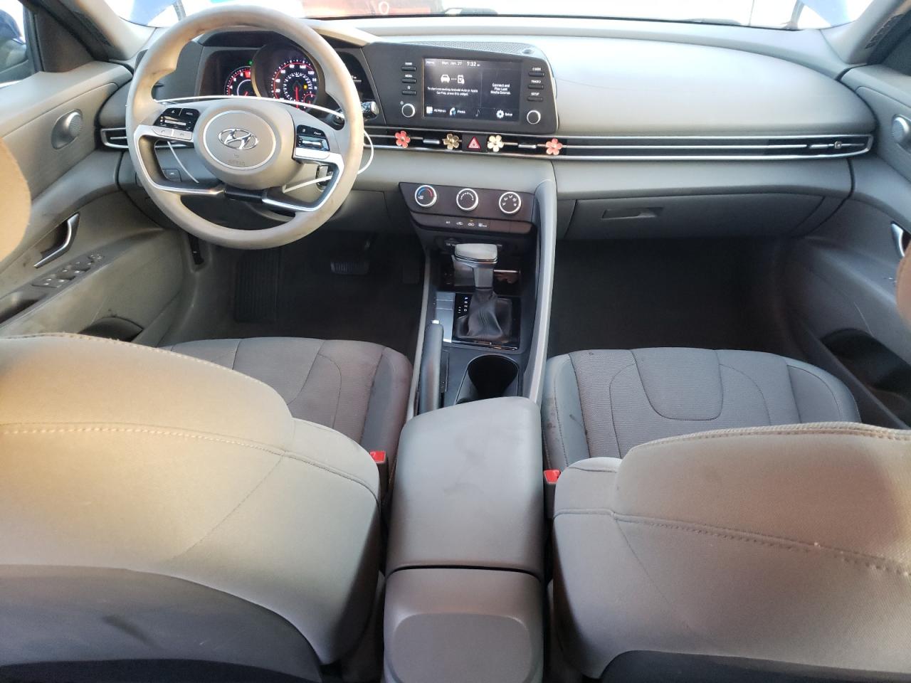 2021 Hyundai Elantra - Image 8