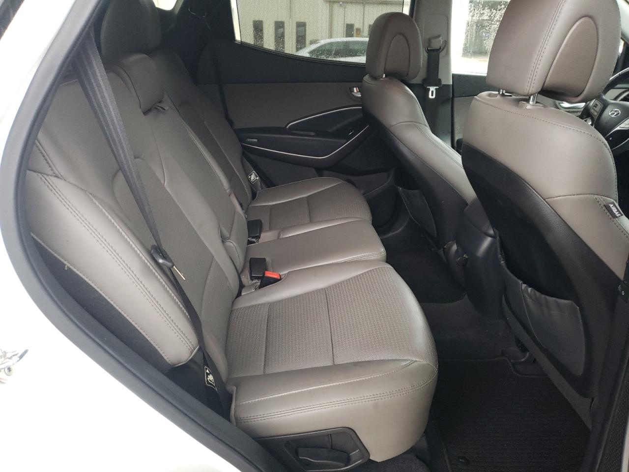 2015 Hyundai Santa Fe - Image 10