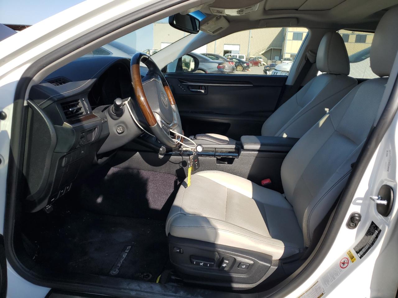 2014 Lexus ES - Image 7