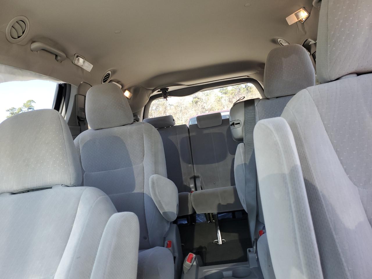 2015 Toyota Sienna - Image 10