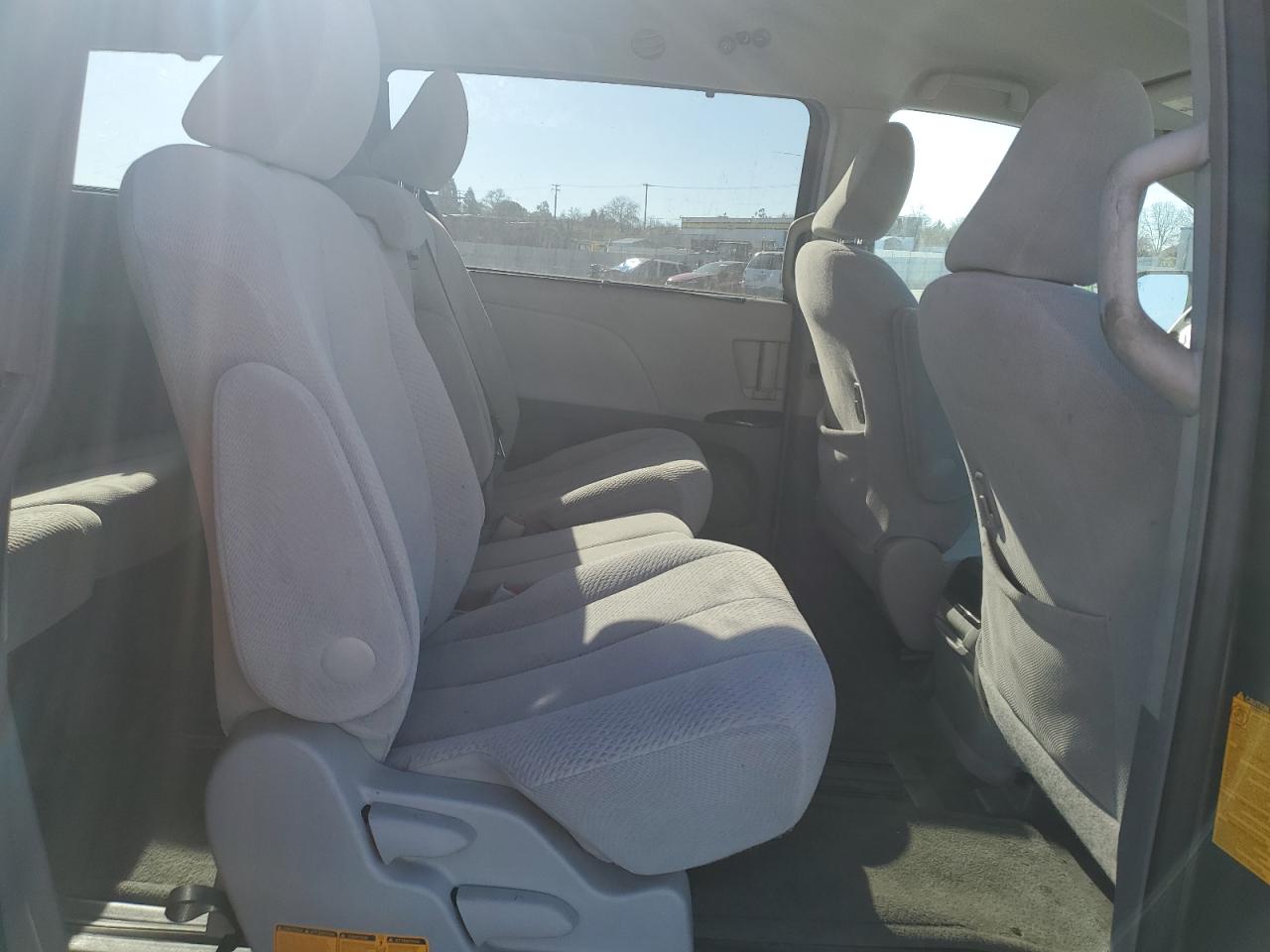2012 Toyota Sienna - Image 11