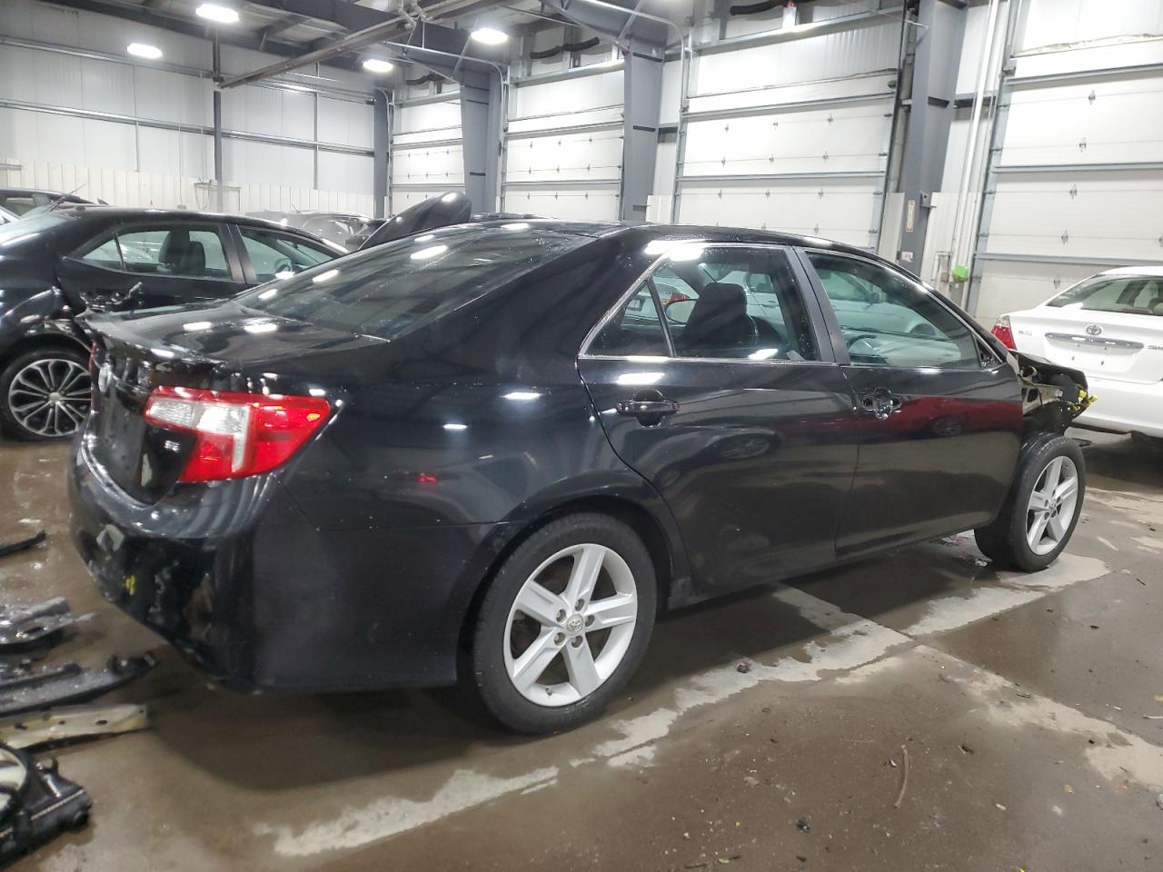 2014 Toyota Camry - Image 3