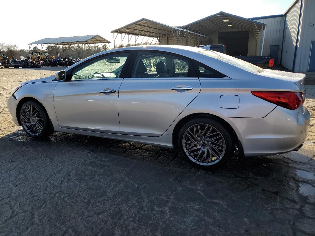 2012 Hyundai Sonata - Image 2