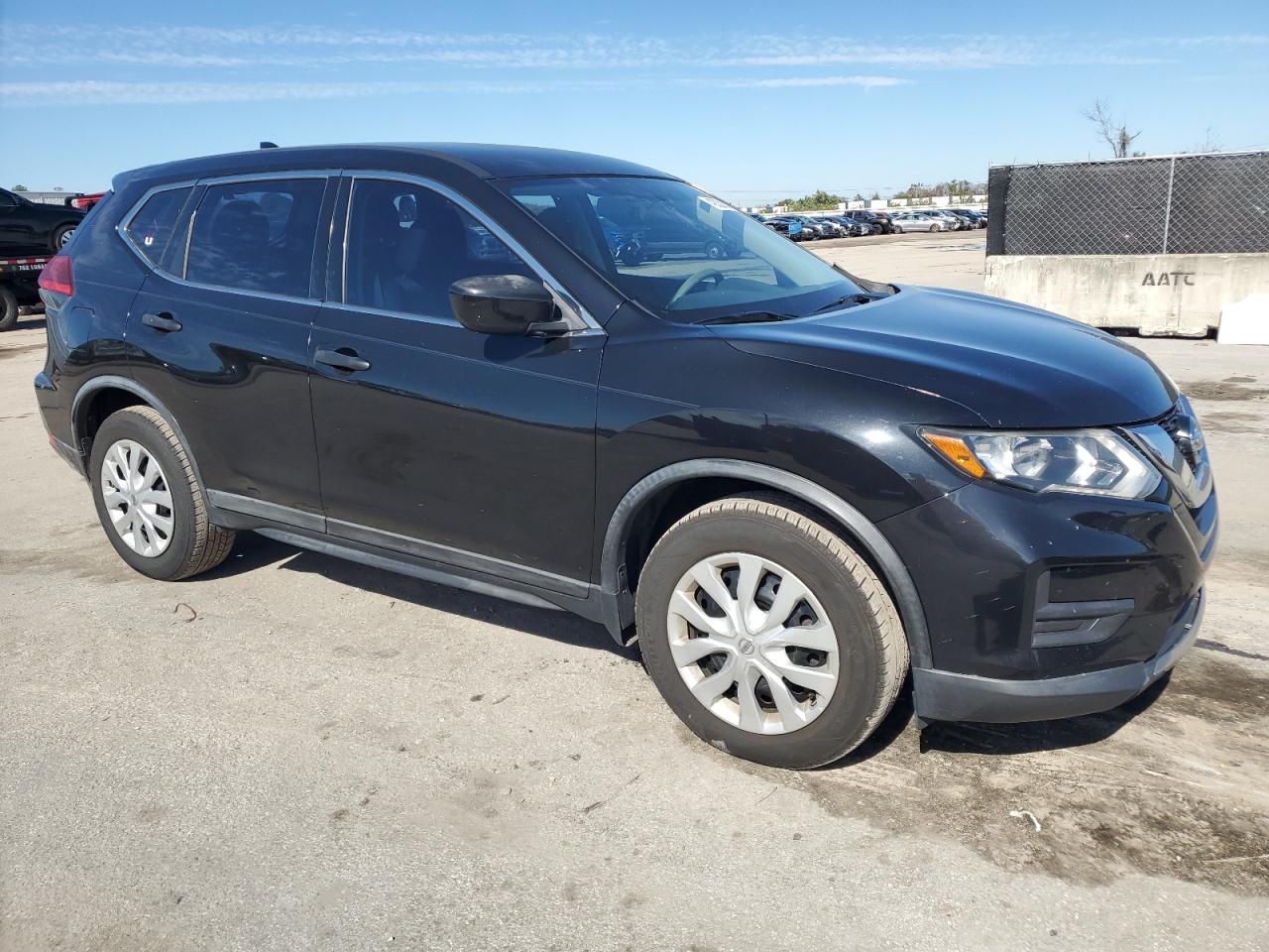 2017 Nissan Rogue - Image 4