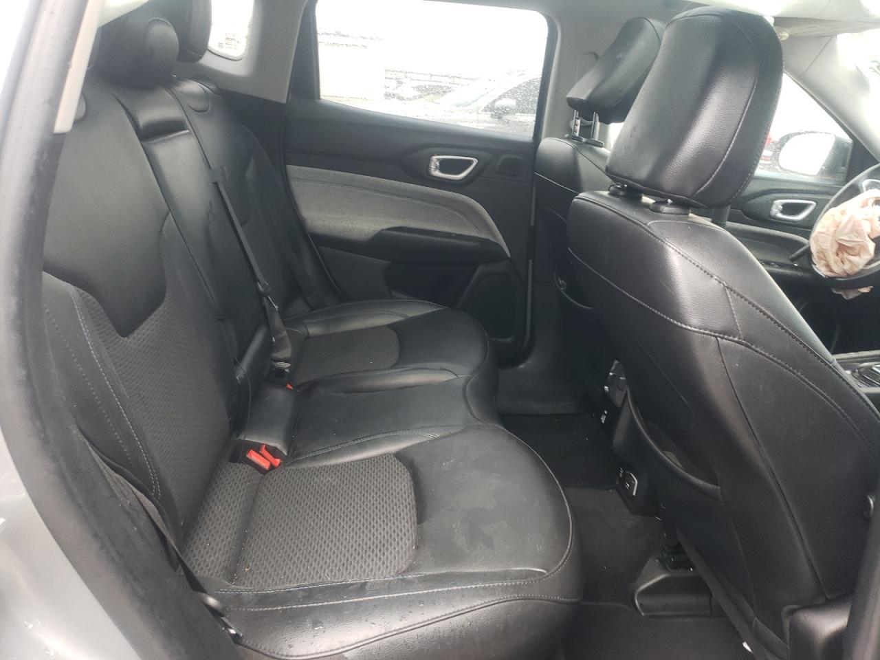 2022 Jeep Compass - Image 11
