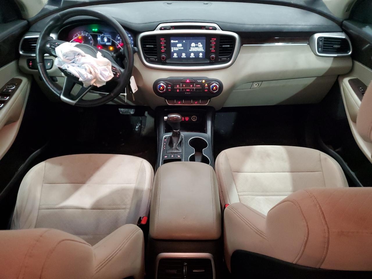 2017 Kia Sorento - Image 8