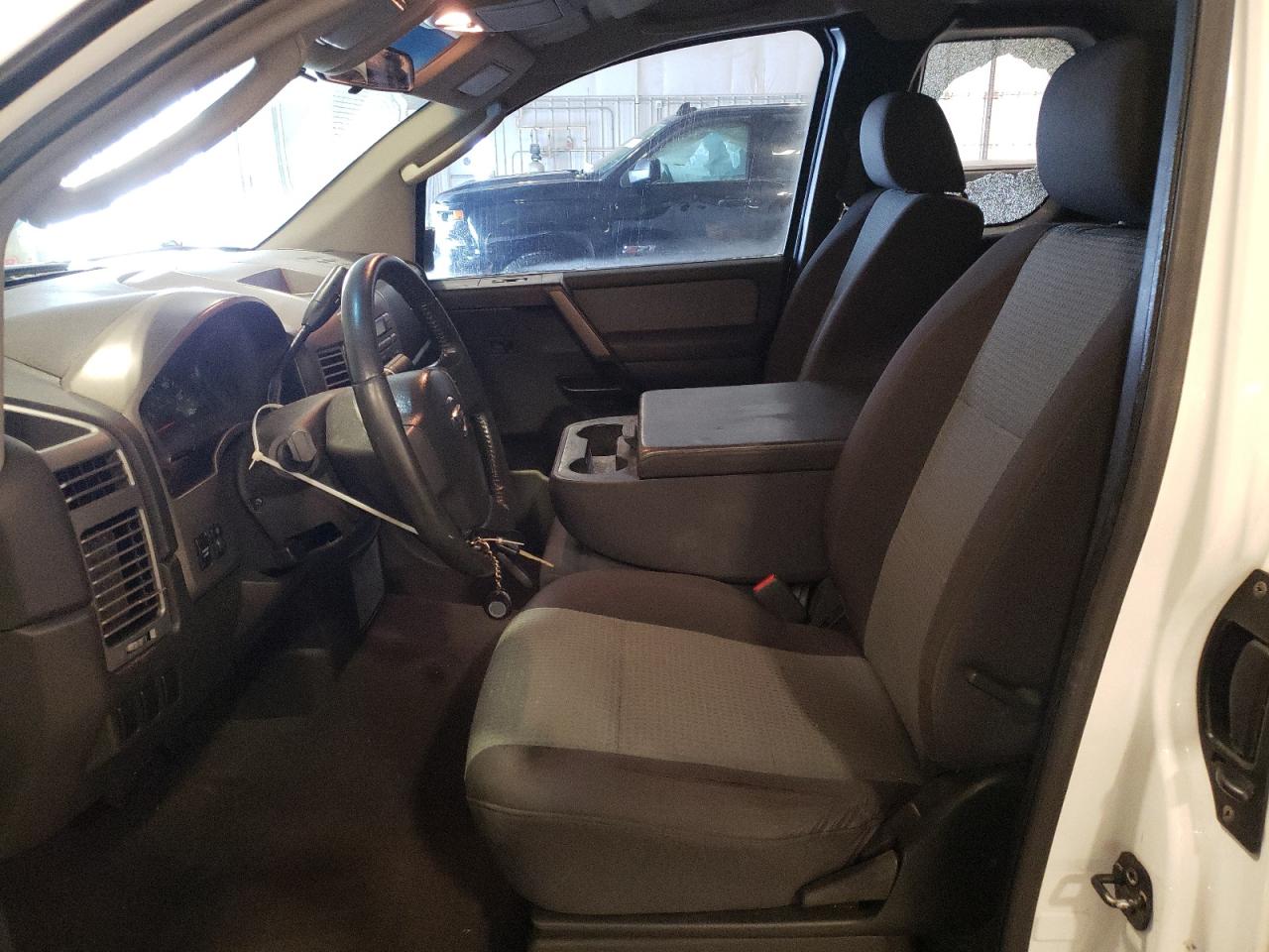 2005 Nissan Titan - Image 7