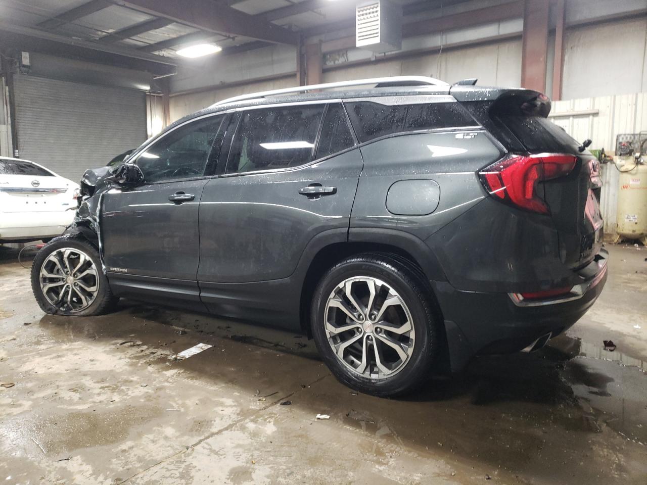 2019 GMC Terrain - Image 2