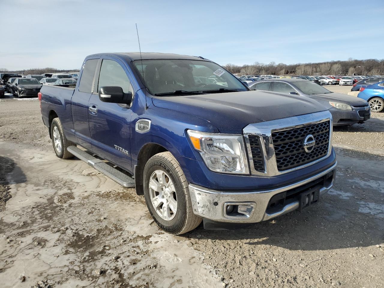 2017 Nissan Titan - Image 4