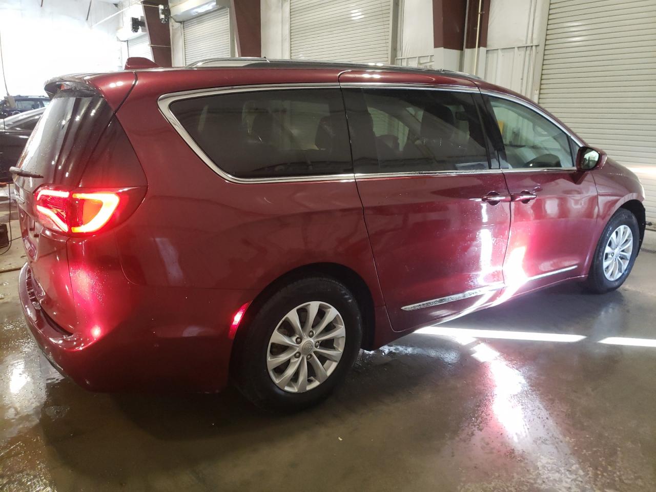 2018 Chrysler Pacifica - Image 3