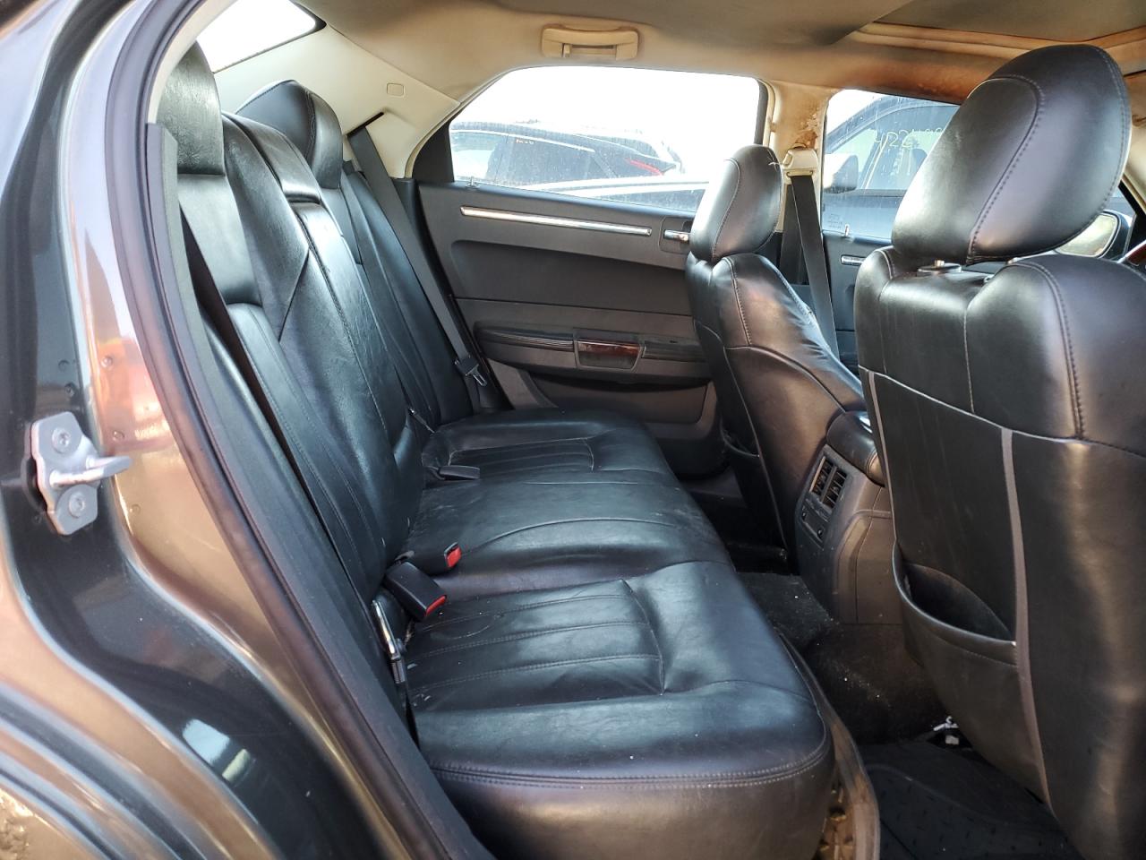 2009 Chrysler 300 - Image 10