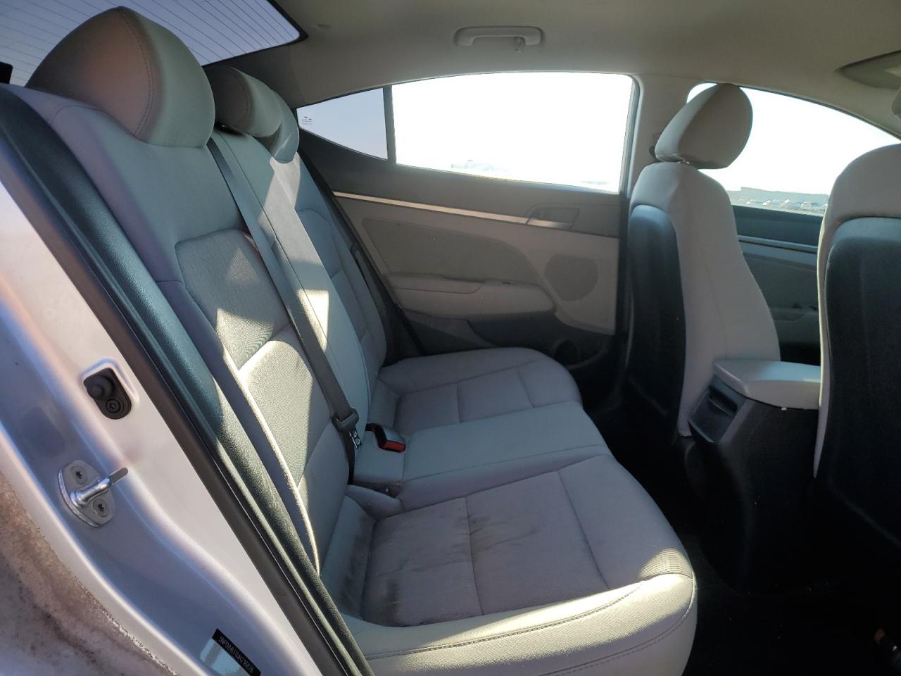 2018 Hyundai Elantra - Image 10