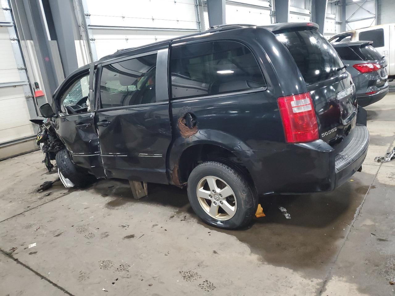 2010 Dodge Caravan - Image 2