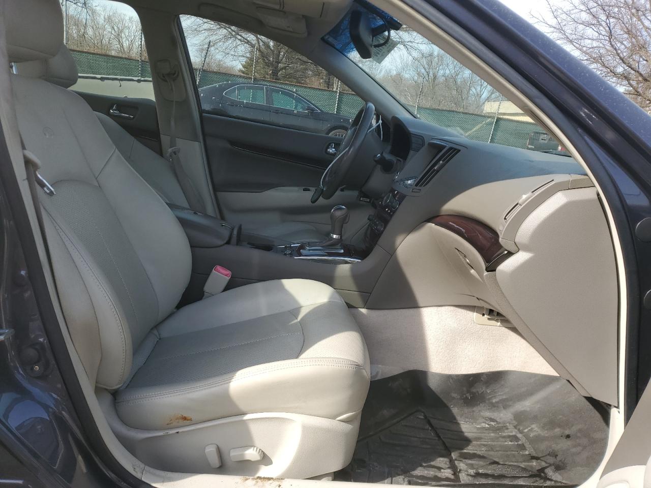 2011 Infiniti G - Image 7