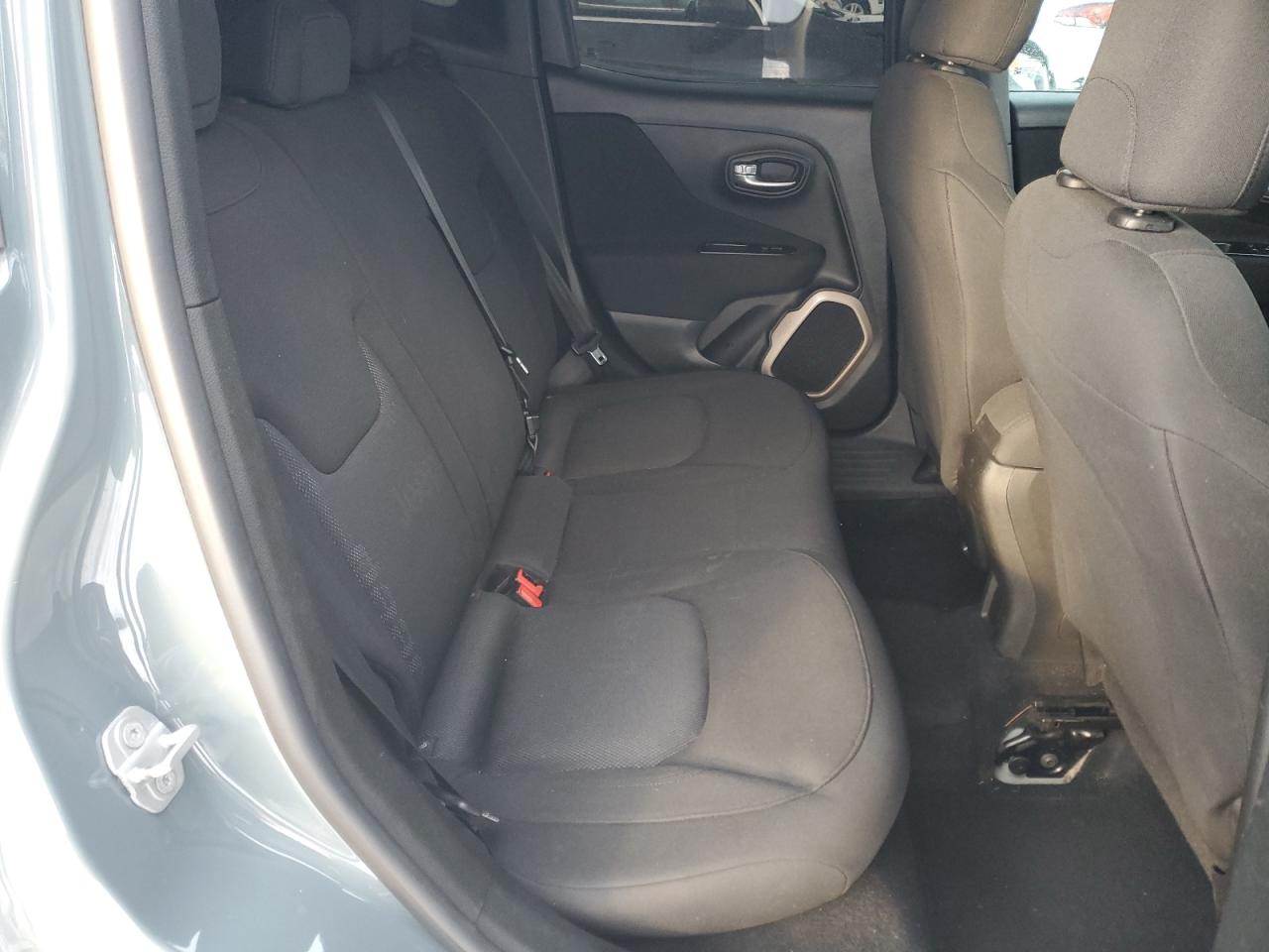 2017 Jeep Renegade - Image 11