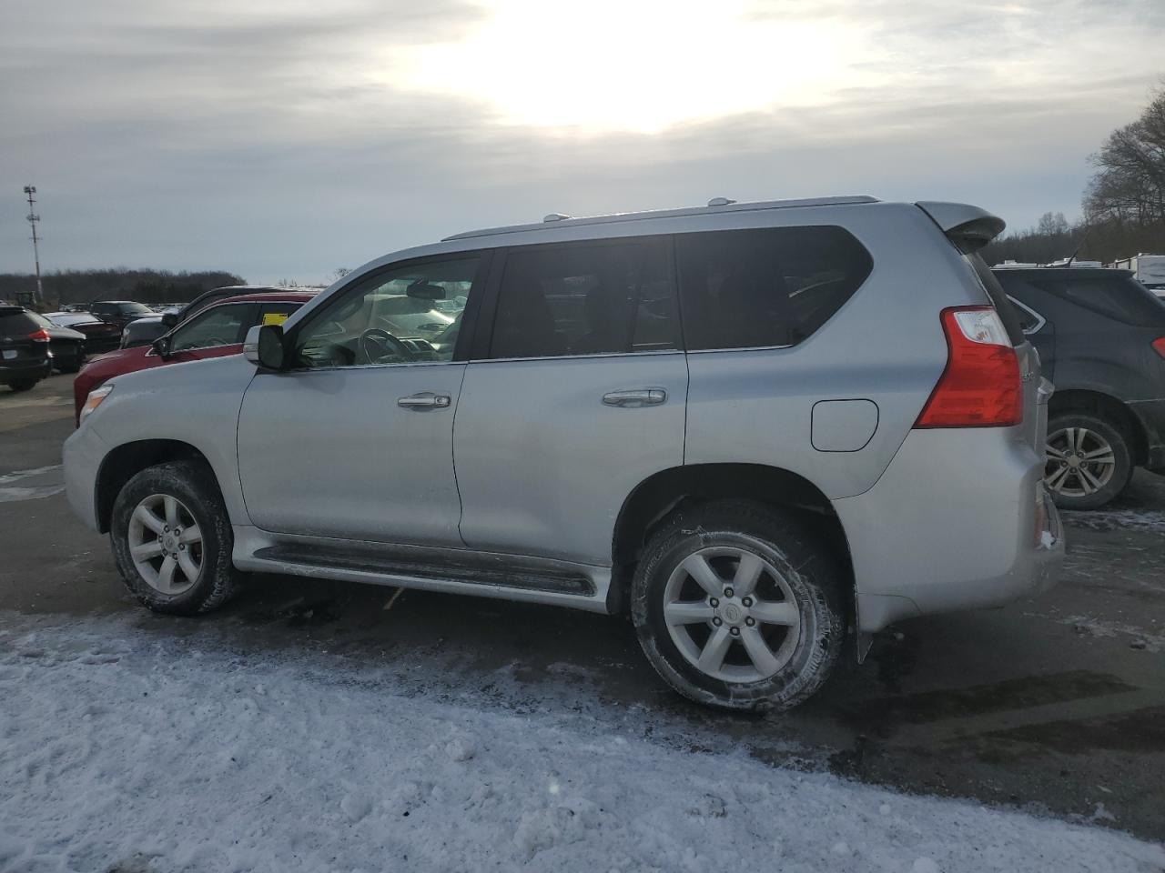 2010 Lexus GX - Image 2
