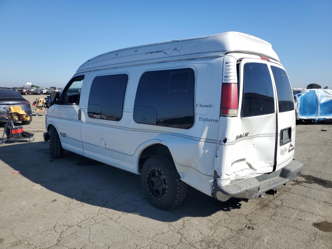 2000 Chevrolet Express - Image 2