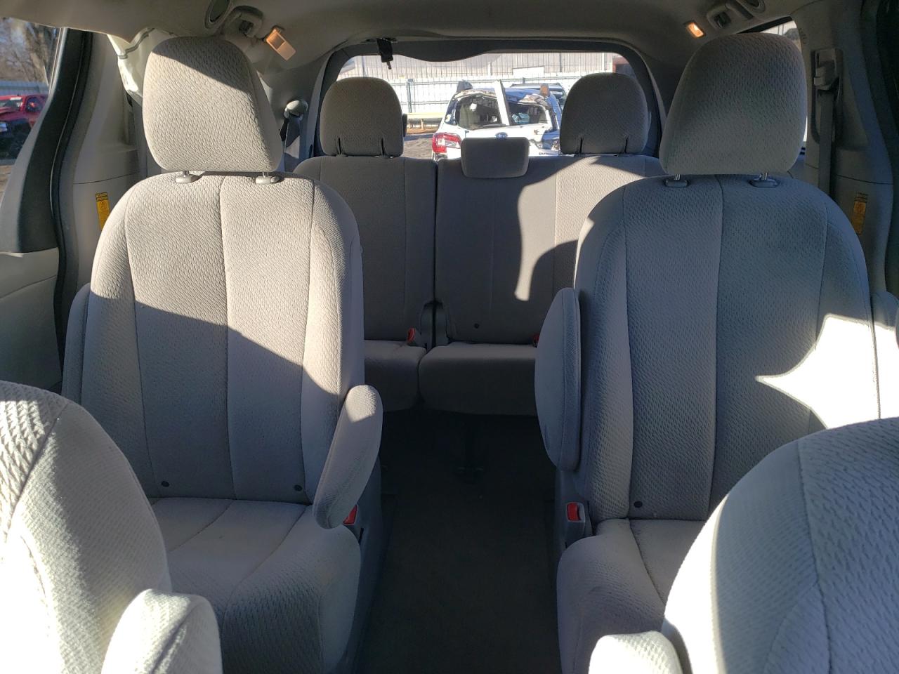 2014 Toyota Sienna - Image 10