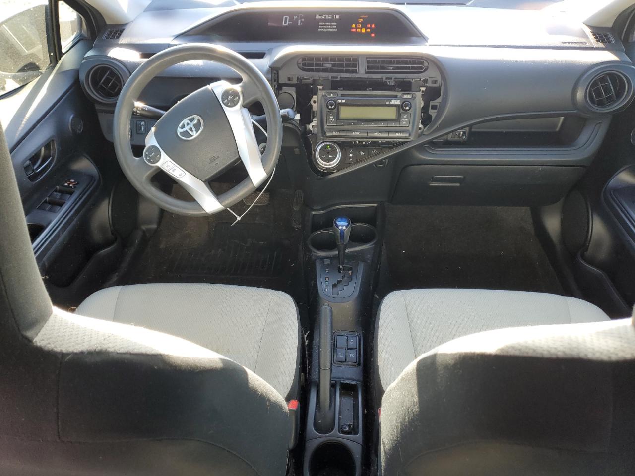 2015 Toyota Prius - Image 8
