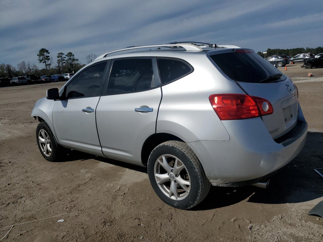 2010 Nissan Rogue - Image 3