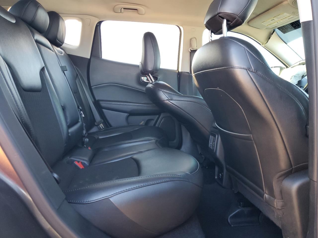 2020 Jeep Compass - Image 12